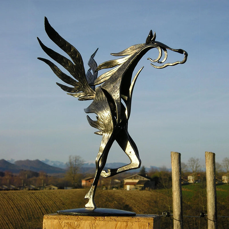 Dayhills | Kiss Horse Sculpture
