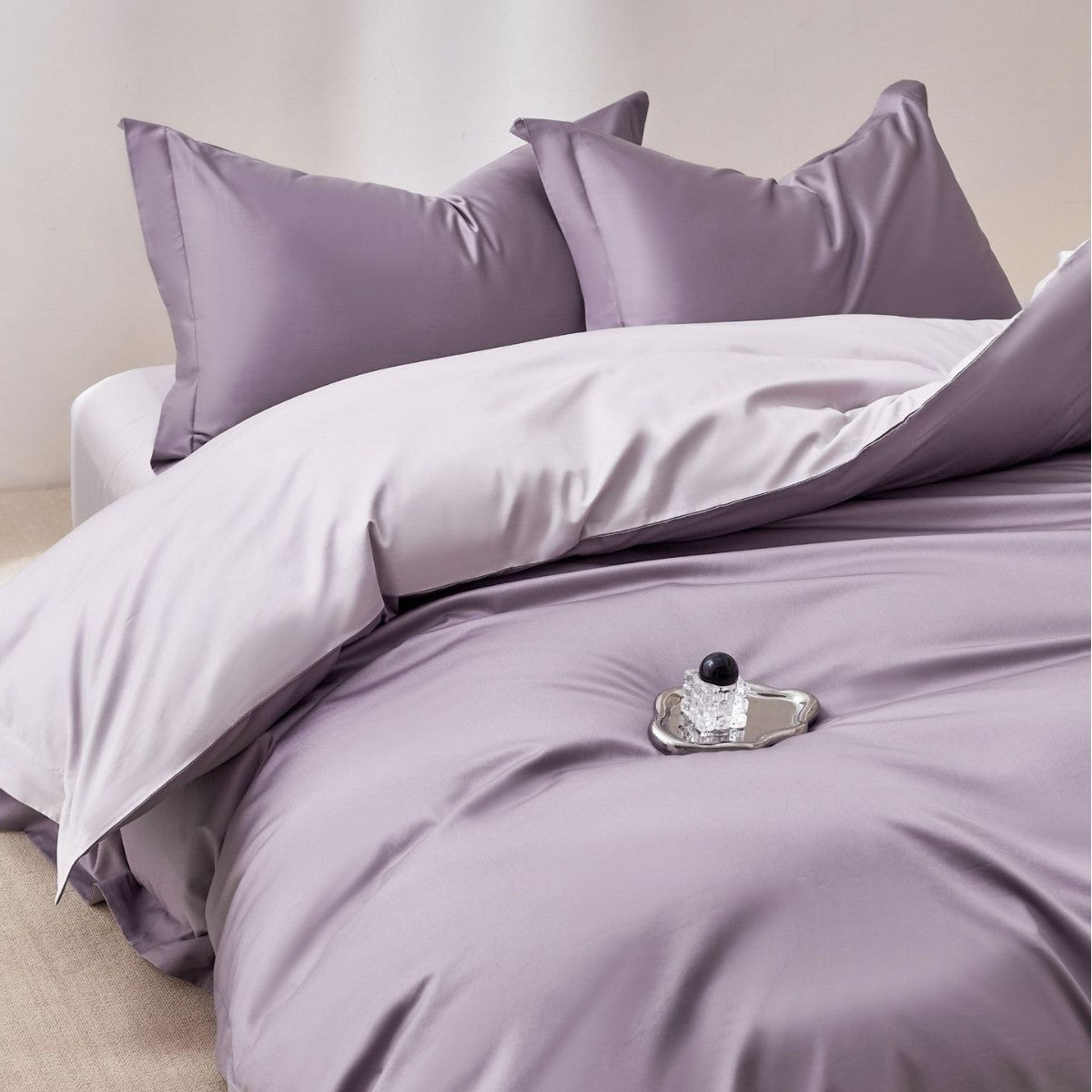 Finely Woven Cotton Sateen Bedding Set with Concealed Button Placket