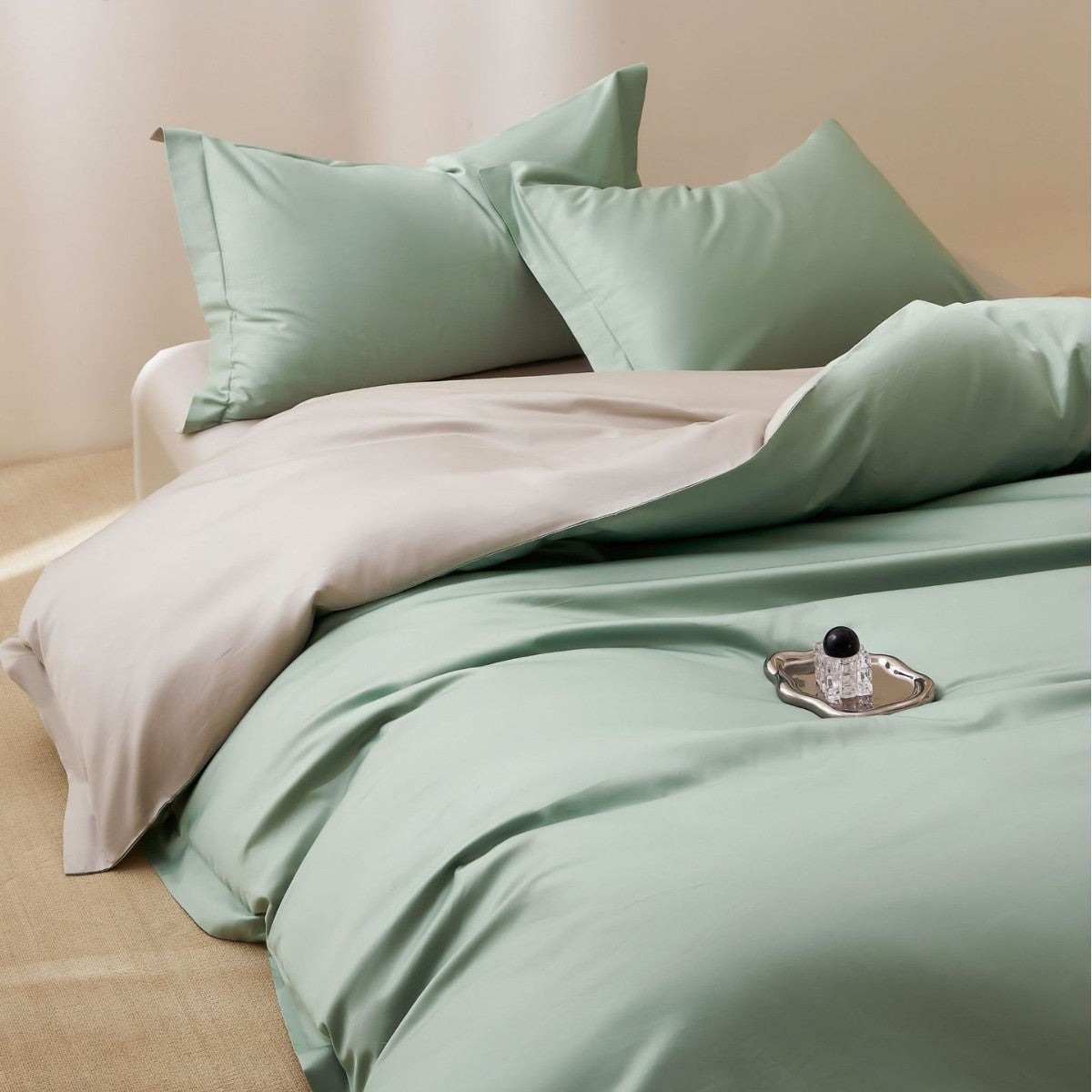 Finely Woven Cotton Sateen Bedding Set with Concealed Button Placket