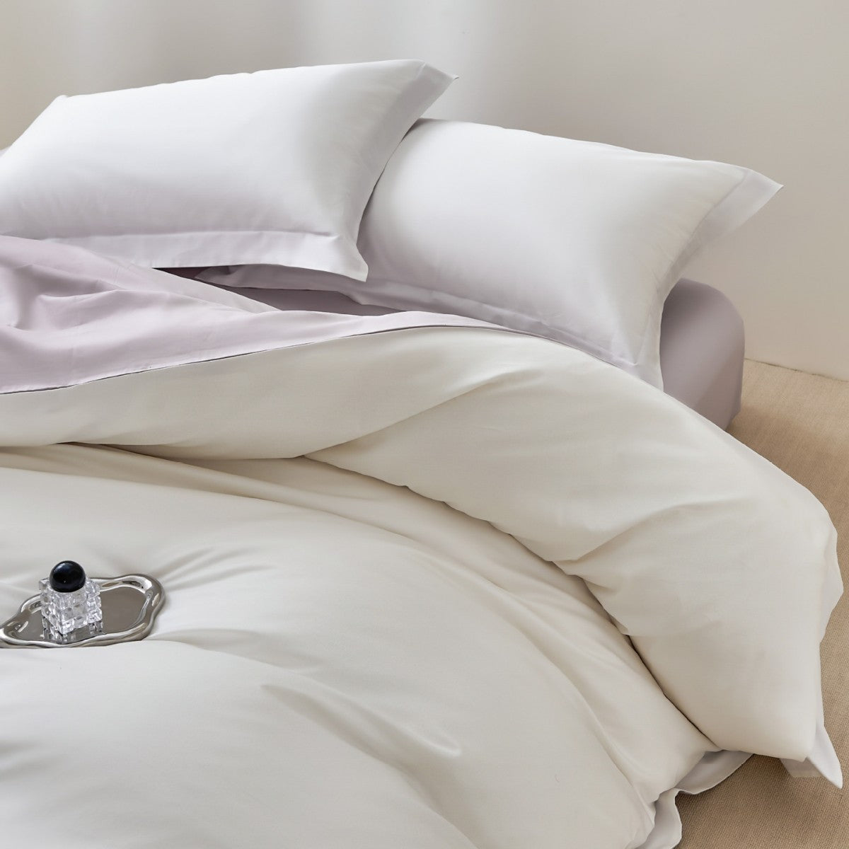 Finely Woven Cotton Sateen Bedding Set with Concealed Button Placket