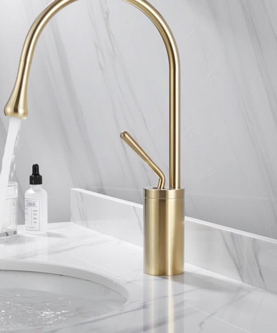 StreamSwirl | Elegant Rotating Faucet